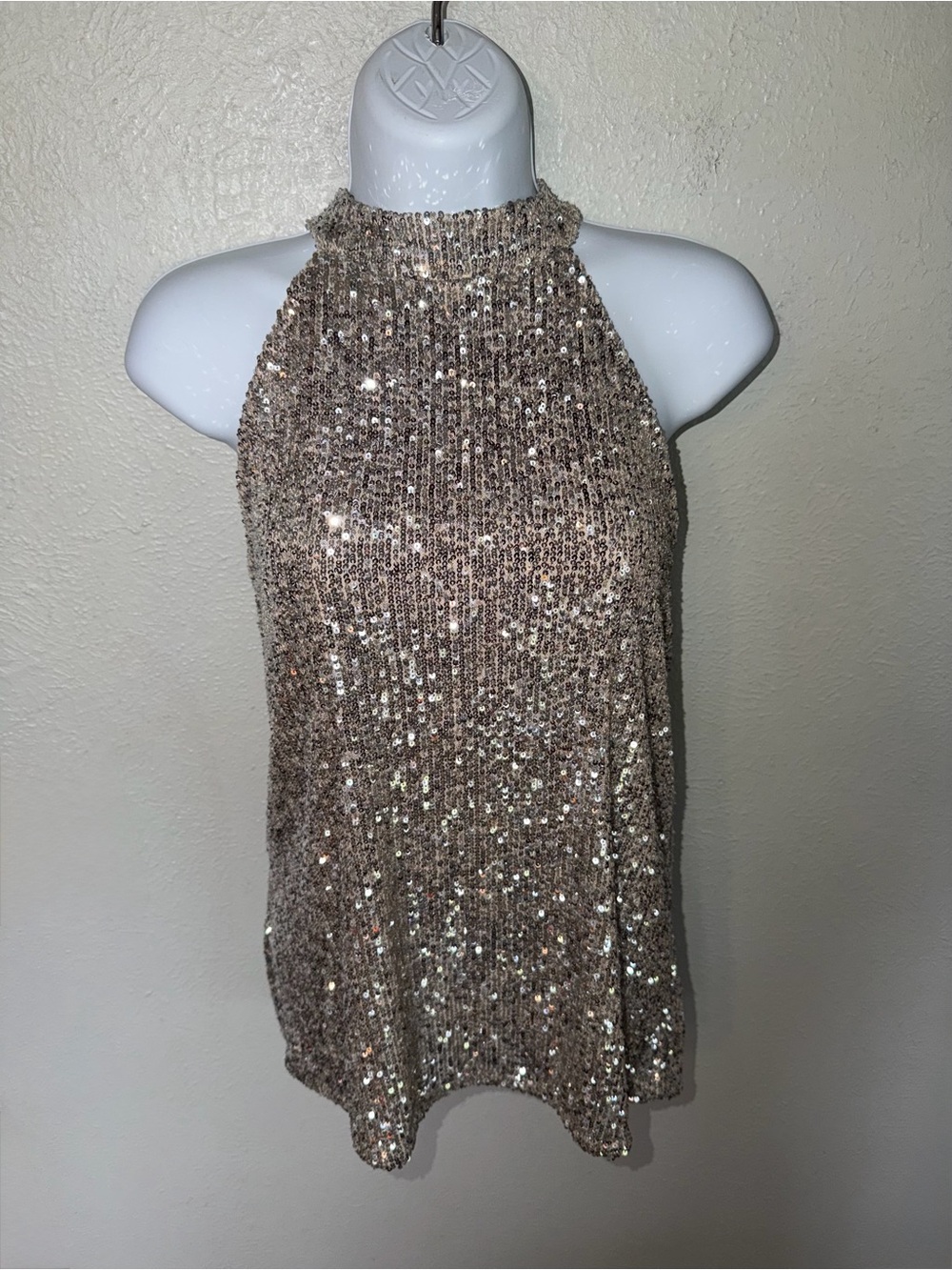 Cable & Gauge Champagne Gold Sequins Sleeveless Halter Neck Lined Top Sz M NWOT - Picture 9 of 16